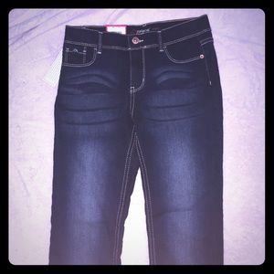 Dark Wash Skinny Jeans (NEVER WORN)